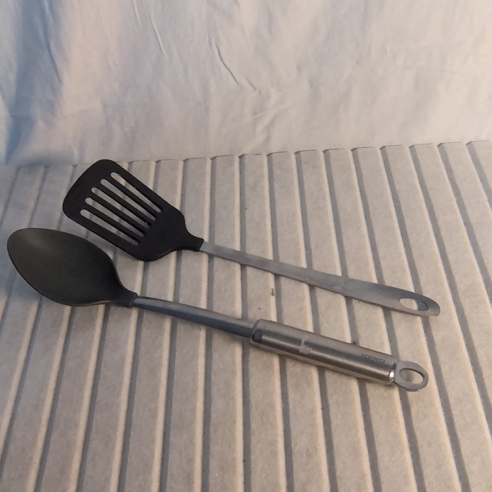 Hoffritz Black‎ & Silver Stainless Steel Cooking Spoon & Turner is unbranded